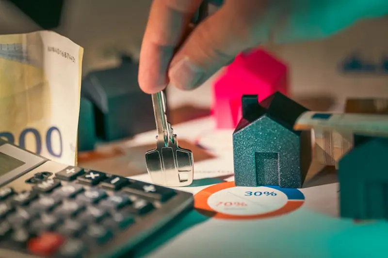 Person calculating Alabama closing costs